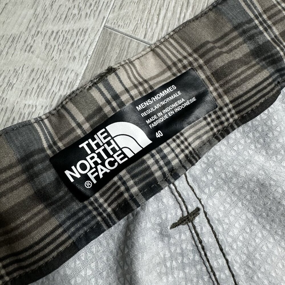 North Face Shorts Mens 40 Green Black Plaid Hiking Outdoor Cargo Performance Zip - Picture 6 of 11